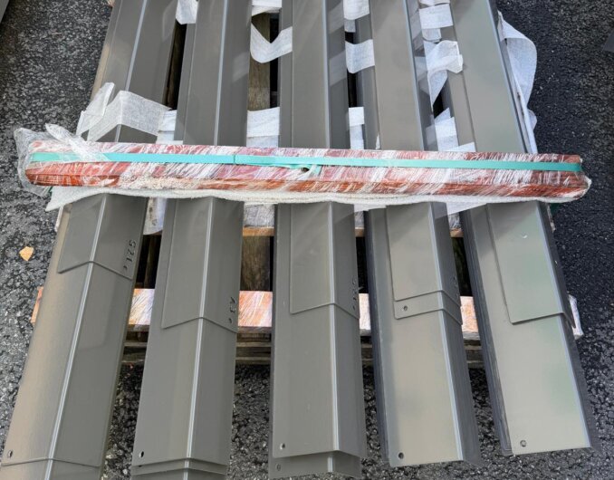 Restpartijen stalen lateien Type 1 haaks - kleur Grijs - diverse lengten